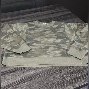 Z supply size large camo sweatshirt